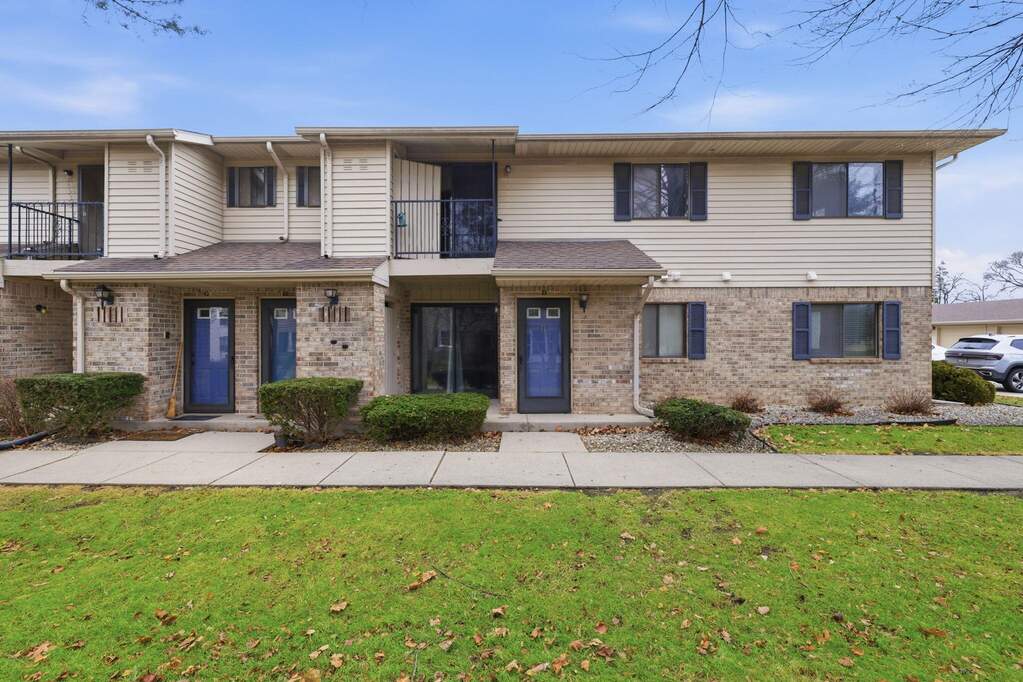 3936 81st St #3D, Kenosha, WI 53142